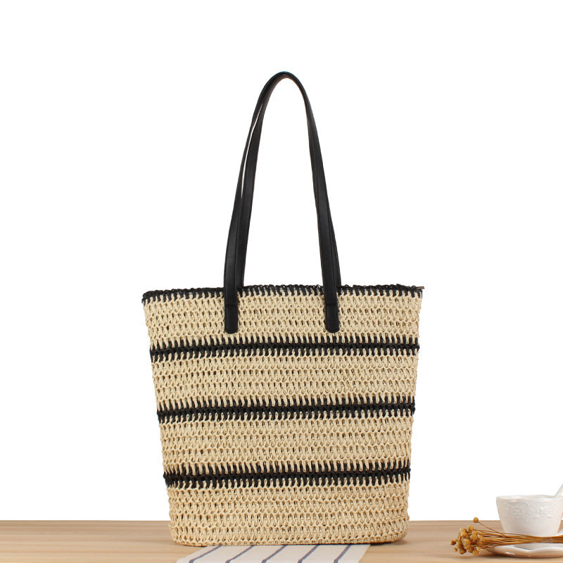 Moderne Strandtasche aus gewebtem Naturmaterial mit eleganten Griffen Skanto