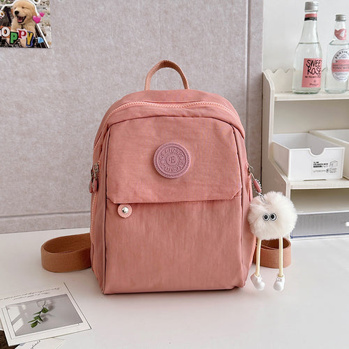 Kompakter Rucksack mit vielen Fächern