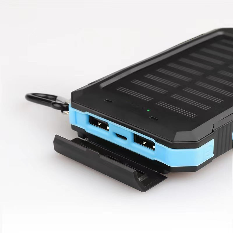 Solar-Powerbank mit stoßfestem Design und integriertem Karabinerhaken Skanto
