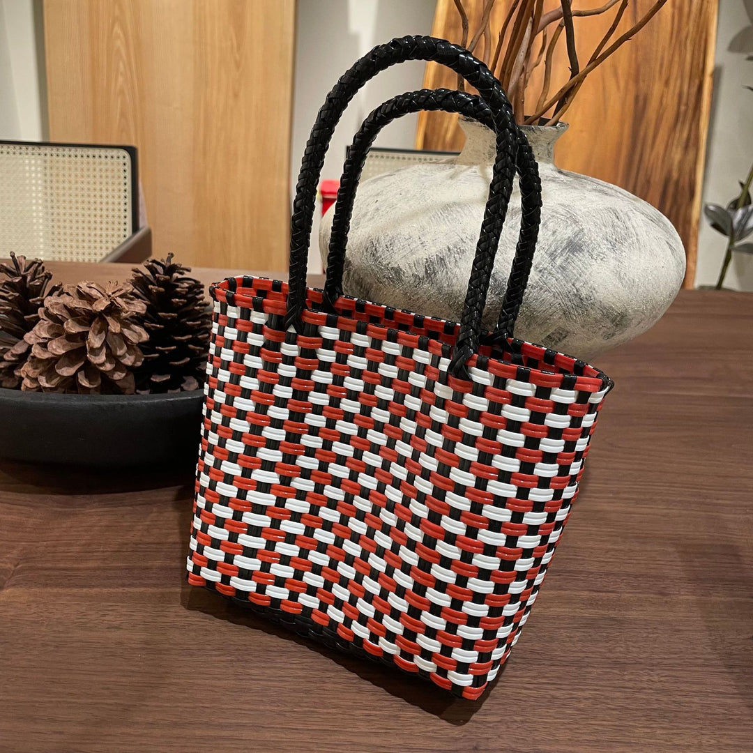Handgewebte Korbtasche mit farbenfrohem Design Skanto