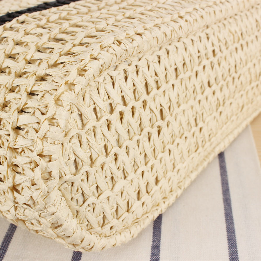 Moderne Strandtasche aus gewebtem Naturmaterial mit eleganten Griffen Skanto
