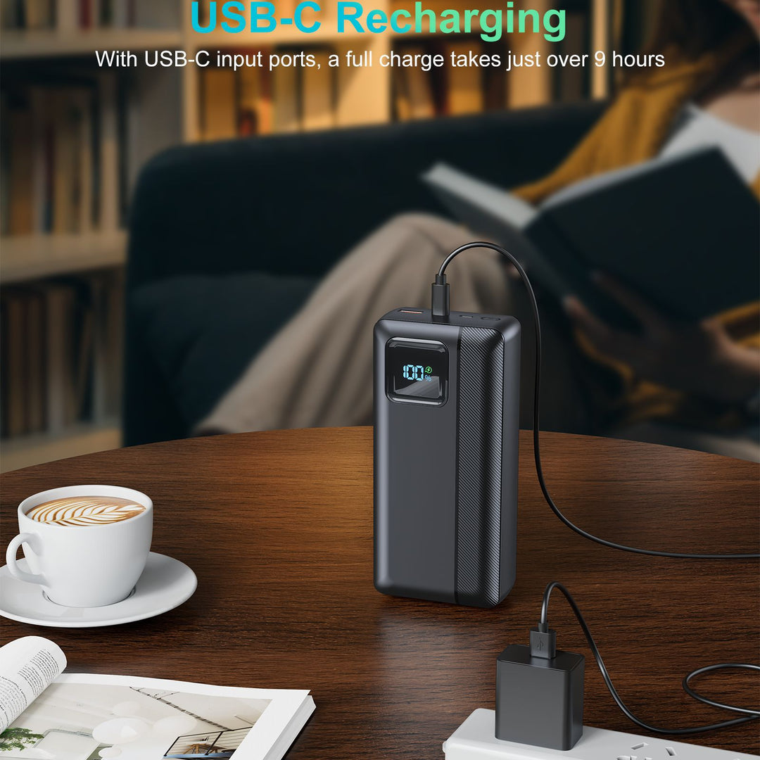 Powerbank mit integrierten Ladekabeln und digitalem Display Skanto