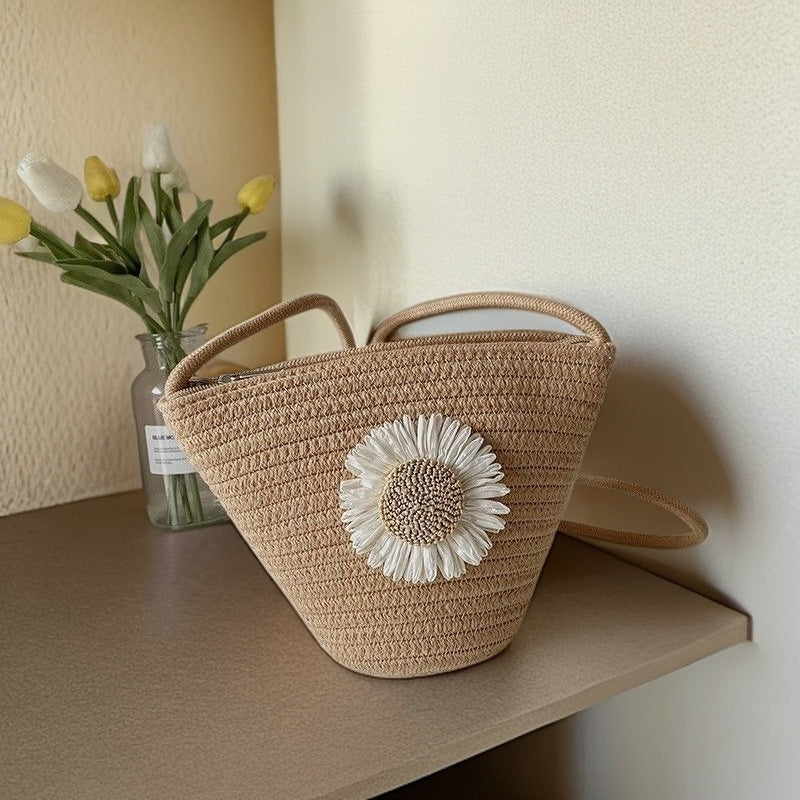 Handgeknüpfte Tasche mit floraler Applikation Skanto