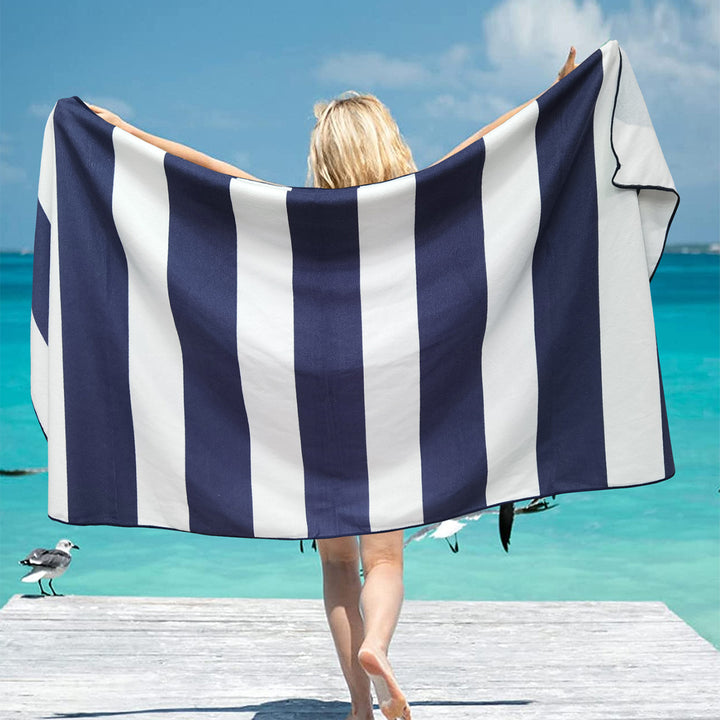 Strandtuch mit modernem, geometrischem Breitstreifenmuster Skanto