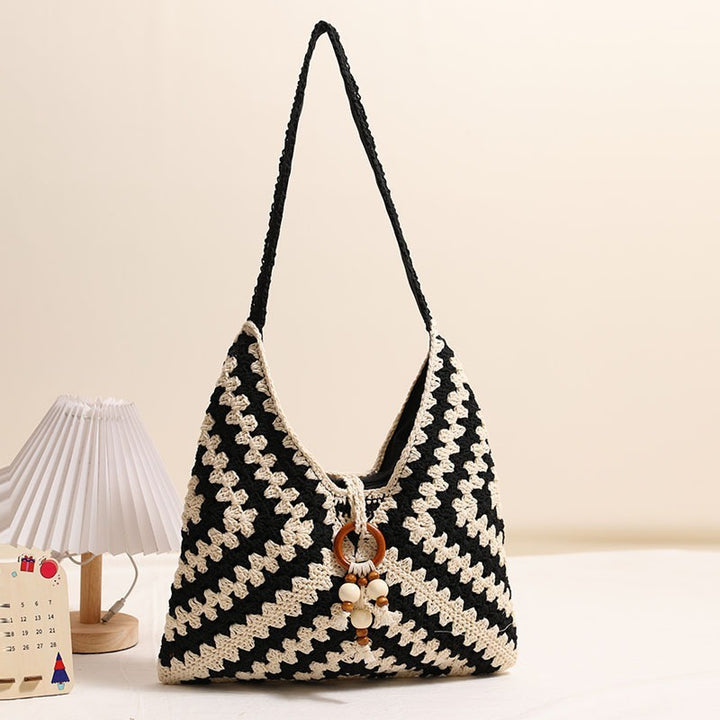 Handgefertigte Makramee-Umhängetasche mit verspieltem Anhänger Skanto
