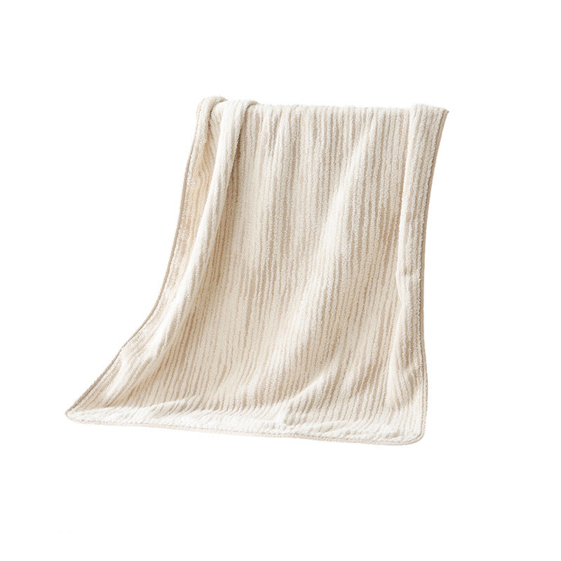 Kuscheldecke mit modernem Streifenmuster Skanto