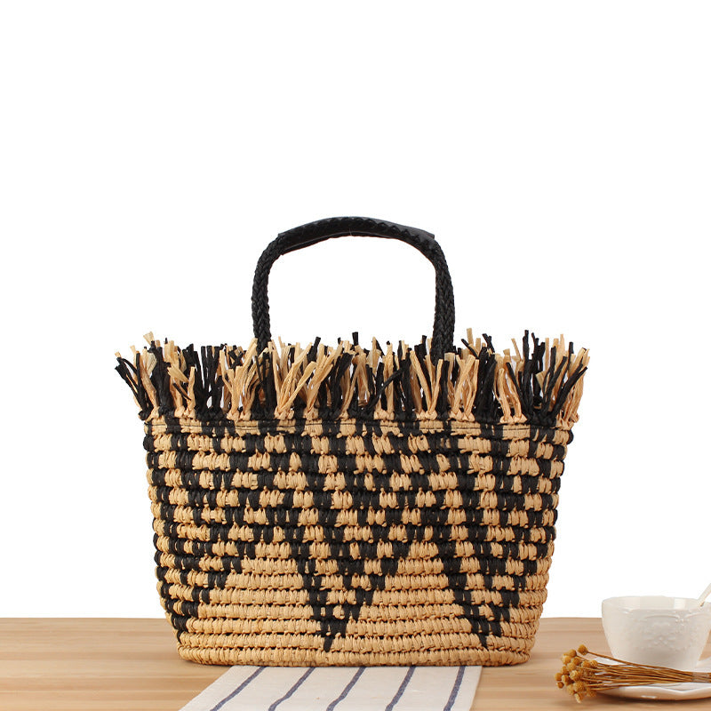 Korbtasche mit auffälligem geometrischem Design Skanto