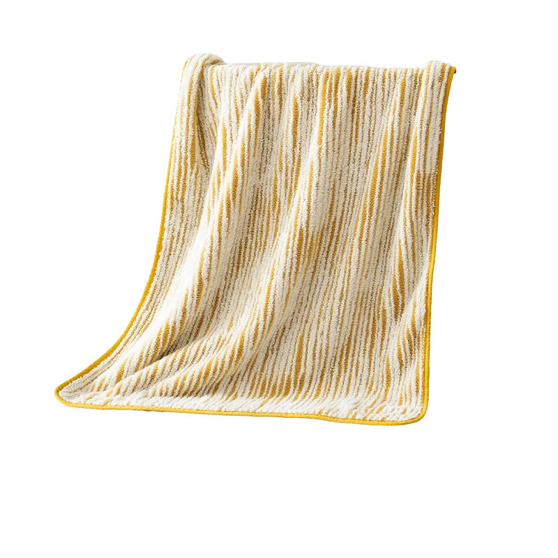 Kuscheldecke mit modernem Streifenmuster Skanto