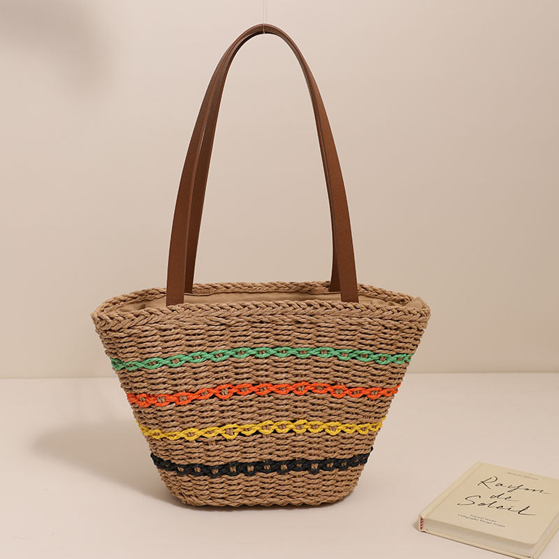 Trendige Strohtasche mit farbigen Details Skanto
