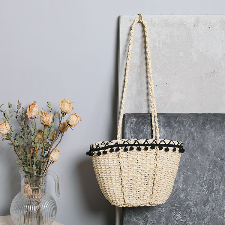 Schöne Strandtasche mit Pompons Skanto