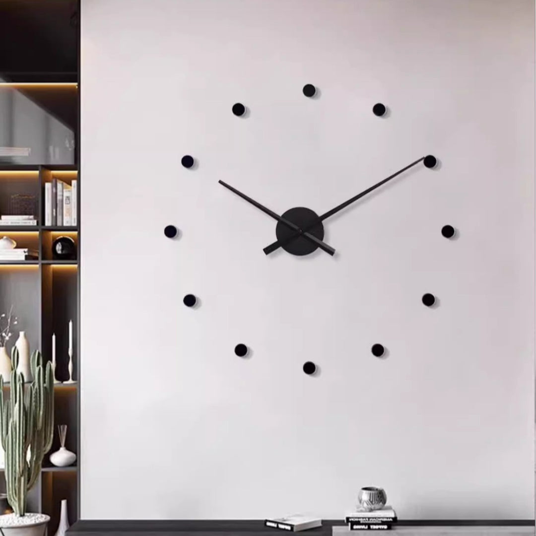 Skanto | Minimalistische schwarze moderne Wanduhr 40cm