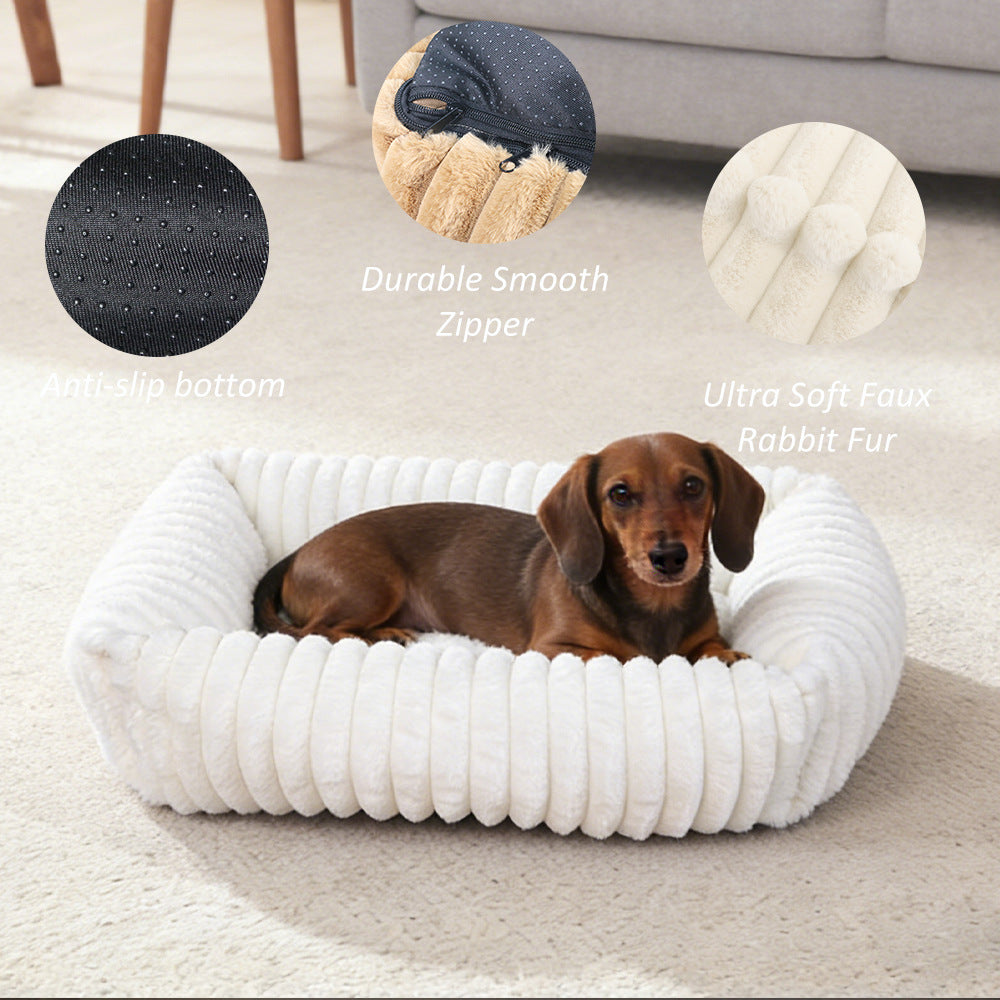 Luxuriöses Hundebett mit Kissen