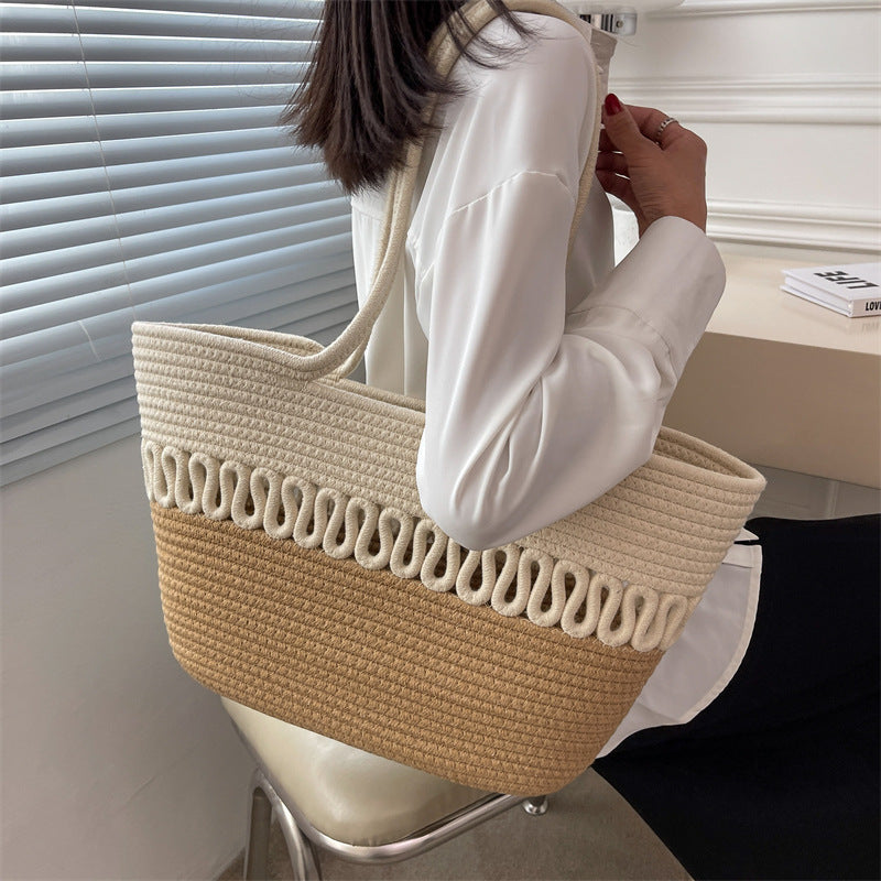 Elegante handgemachte Strandtasche mit feinem Flechtmuster Skanto