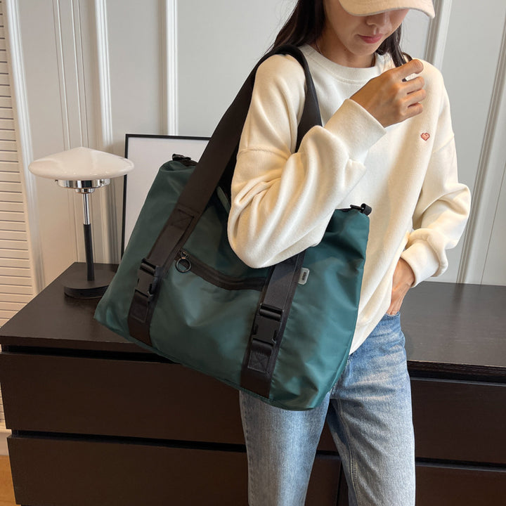 Geräumige Sport-Reisetasche mit ergonomischen Tragegriffen und wasserabweisendem Material Skanto