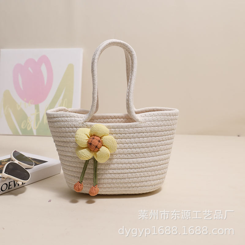 Handgemachte Korbtasche mit floralen Akzenten Skanto