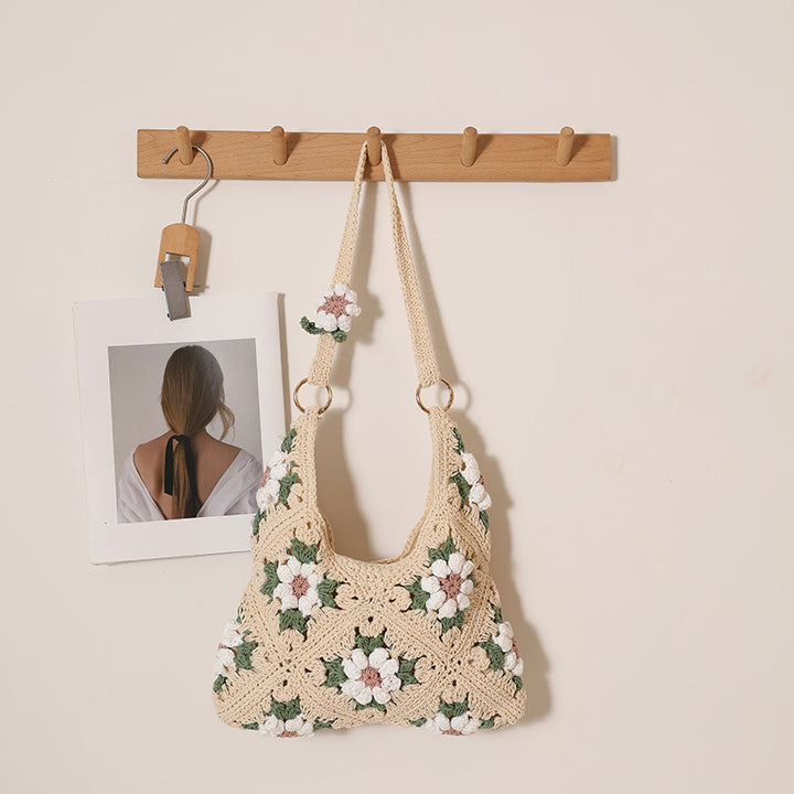 Handgemachte gehäkelte Tasche im Blumendesign Skanto