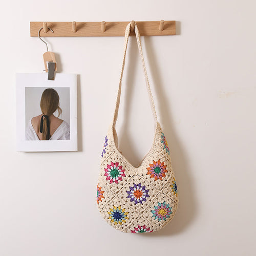 Handgemachte gehäkelte Tasche mit buntem Blumenmuster Skanto