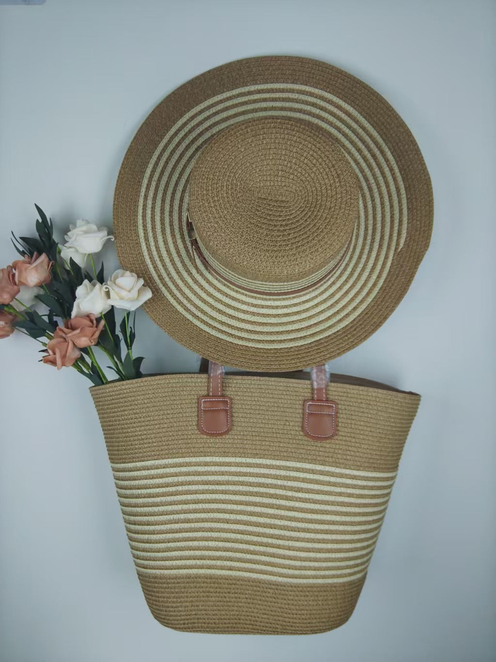 Elegante Strandtasche mit passendem Sonnenhut Skanto
