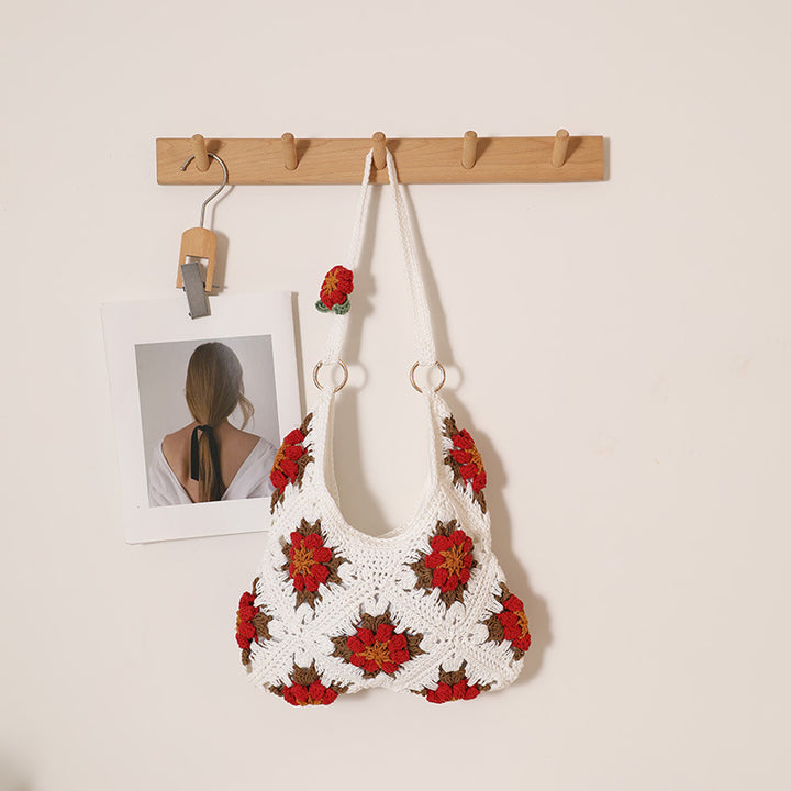 Handgemachte gehäkelte Tasche im Blumendesign Skanto