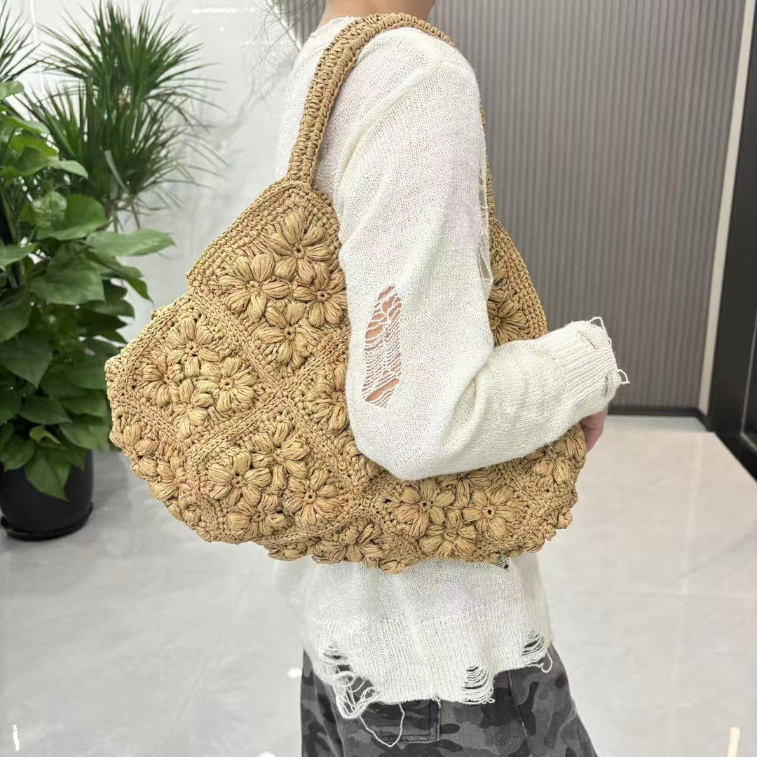 Skanto Makramee-Handtasche mit botanischen 3D-Applikationen Skanto