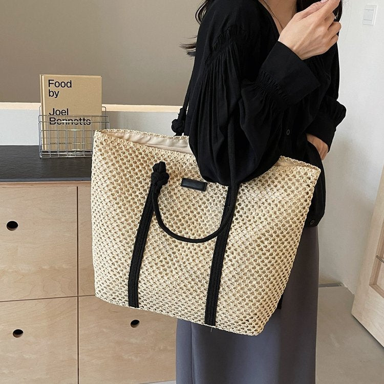 Strandtasche aus handgewebtem Naturmaterial mit stabilen Griffen Skanto