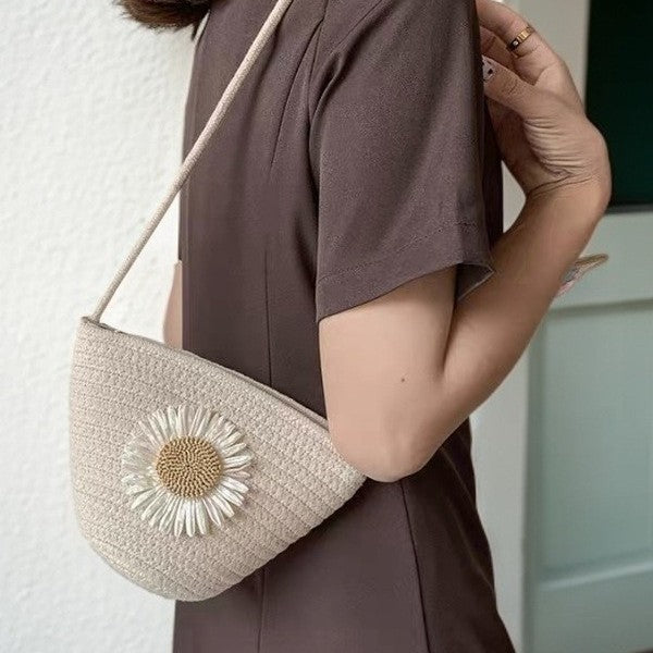 Handgeknüpfte Tasche mit floraler Applikation Skanto