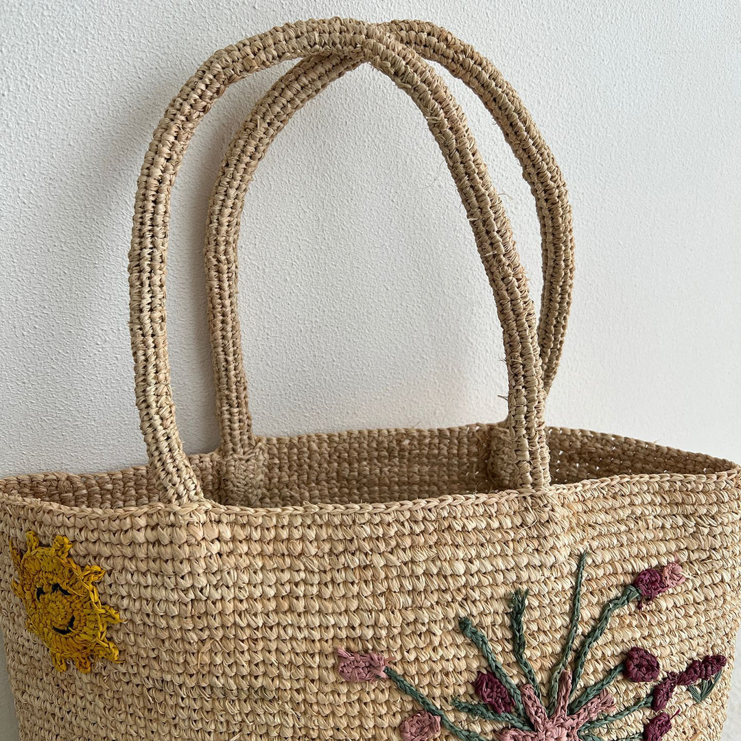 Handgemachte Strohtasche mit Blumenstickerei Skanto