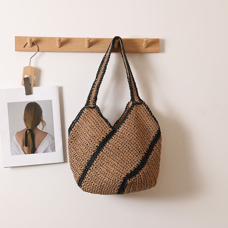 Geflochtene Strandtasche im modernen Design Skanto