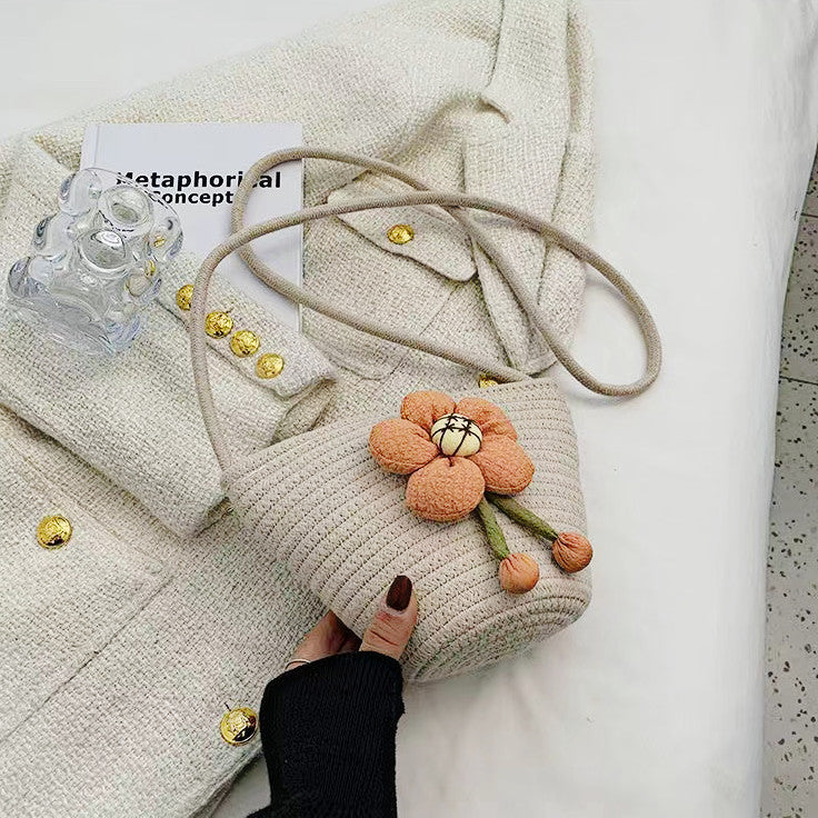 Handgefertigte Umhängetasche mit floraler Applikation Skanto