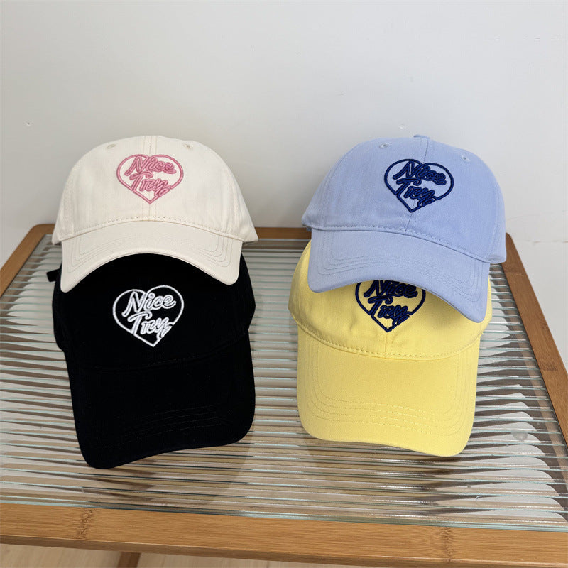 Bestickte Baseballkappe mit Herzdetail Skanto