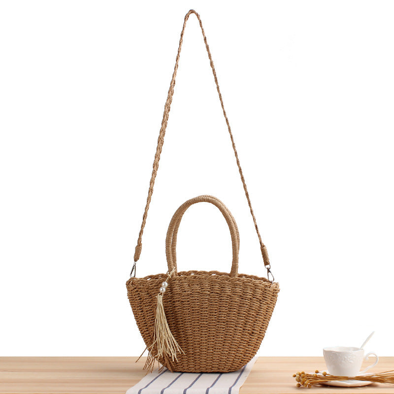 Moderne Korbtasche mit elegantem Fransen-Design Skanto