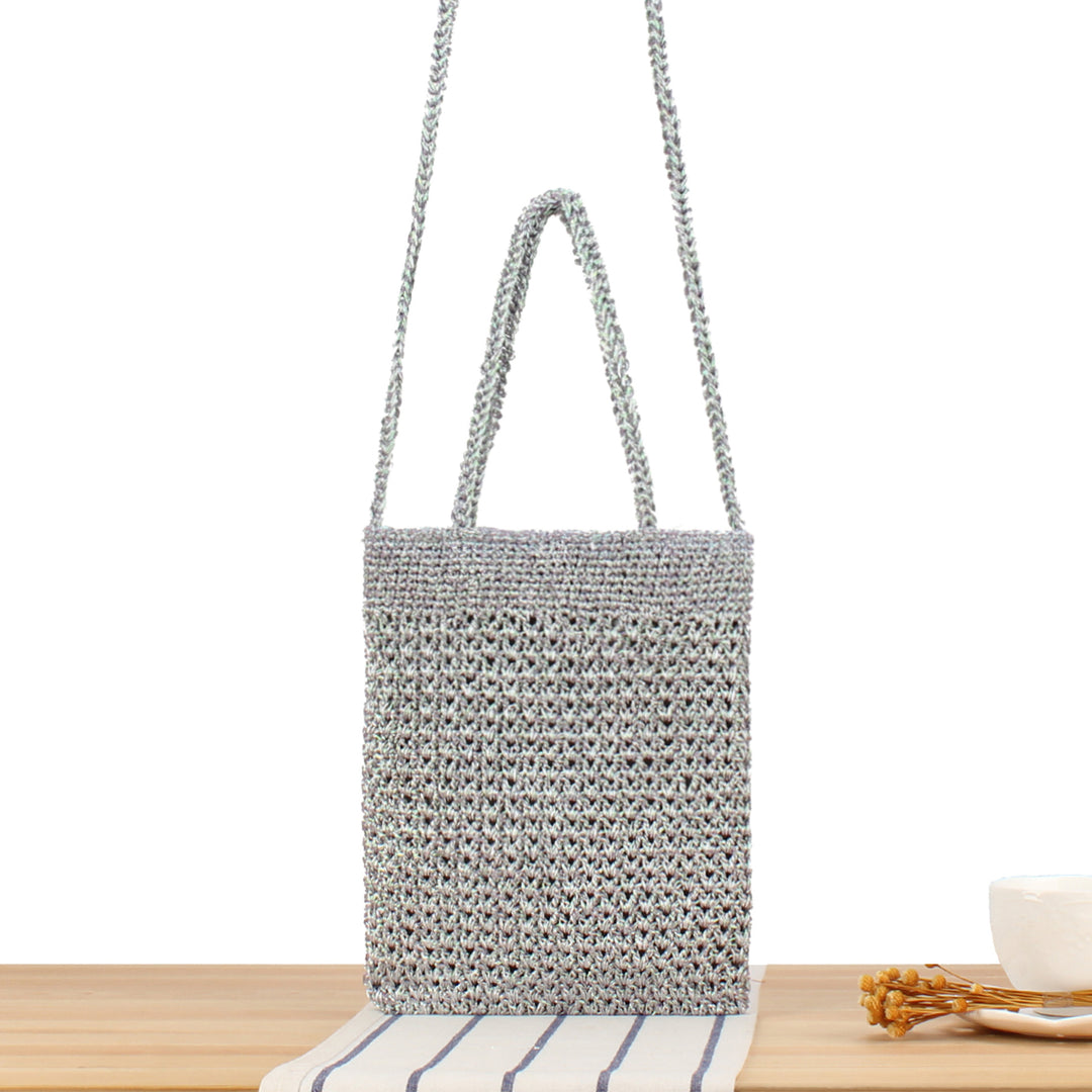 Schultertaschen aus handgeknüpftem Naturmaterial mit feiner Textur Skanto