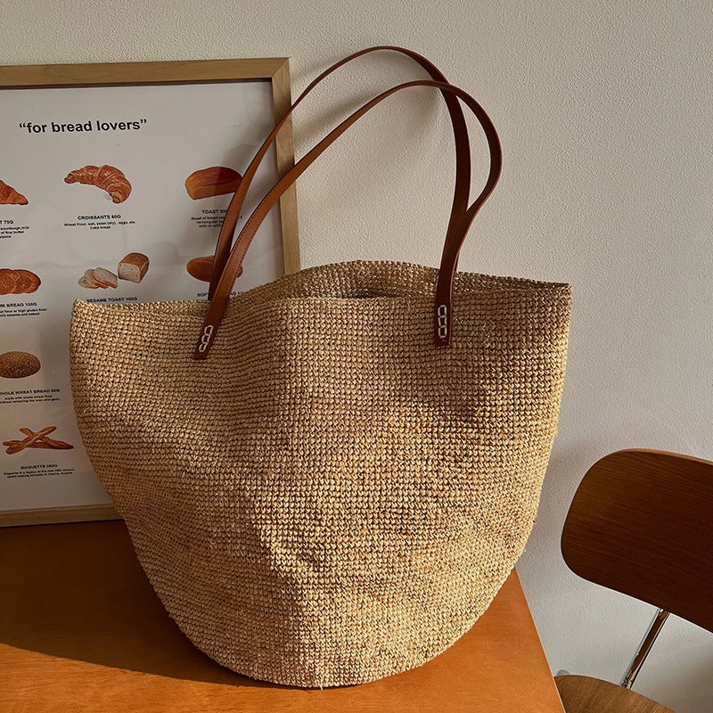 Handgefertigte Strohtasche mit geometrischem Muster Skanto