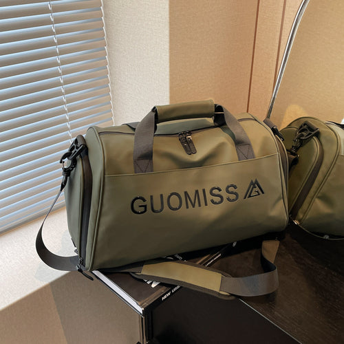 Multifunktionale Sport- und Reisetasche mit umfangreichen Fächern