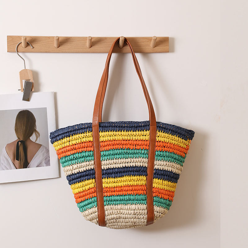 Geflochtene Strohtasche mit robusten Ledergriffen Skanto