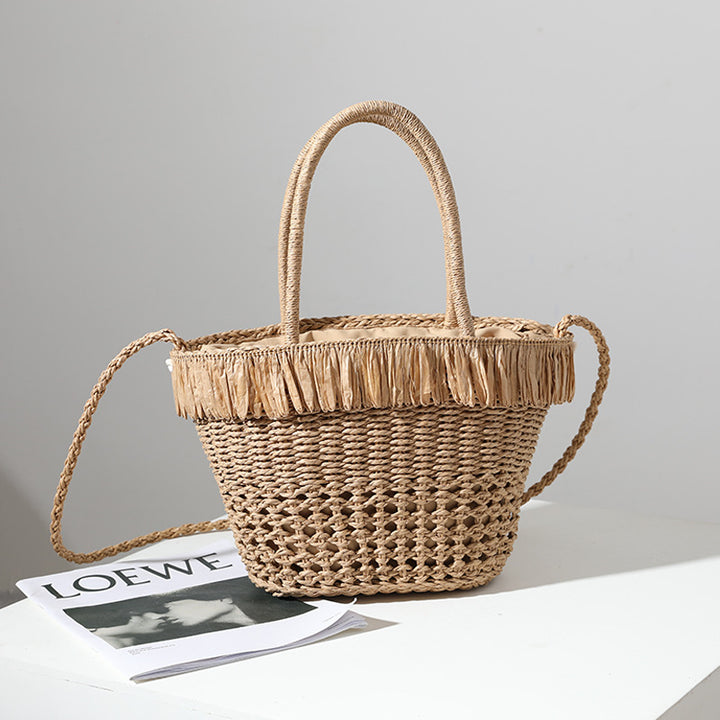 Geflochtene Strohtasche mit dekorativer Quaste Skanto