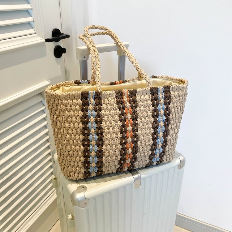 Handgefertigte Strandtasche mit farbenfrohem Muster Skanto