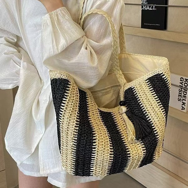 Handgemachte Basttasche mit eleganten Fransen und detaillierter Struktur Skanto