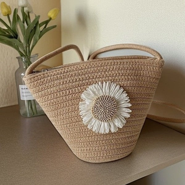 Handgeknüpfte Tasche mit floraler Applikation Skanto