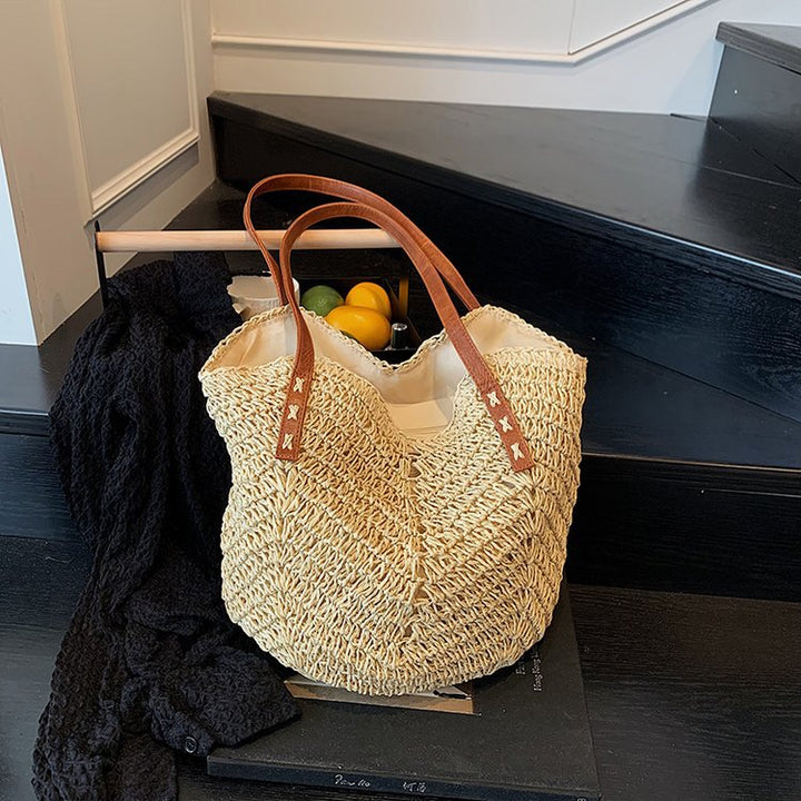 Elegante Stroh-Schultertasche mit Lederakzenten Skanto