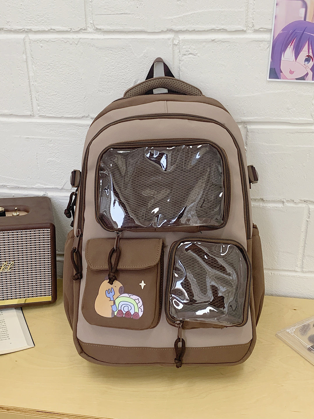 Niedlicher Schulrucksack mit Charakter-Motiv und mehreren Fächern