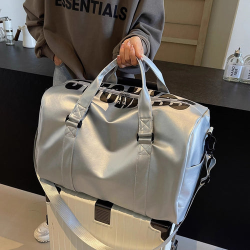 Sportliche Reisetasche mit robustem Design und verstellbarem Schultergurt Skanto