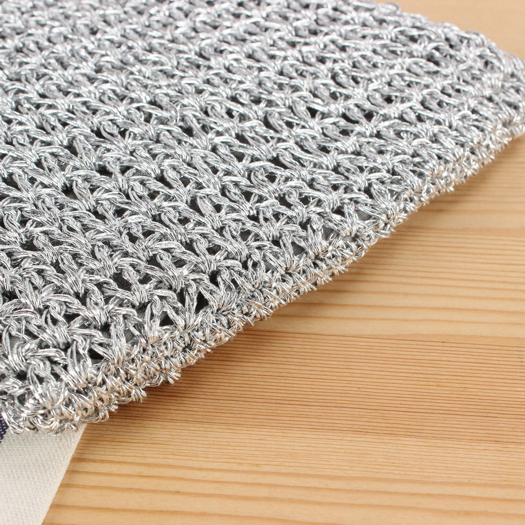 Schultertaschen aus handgeknüpftem Naturmaterial mit feiner Textur Skanto