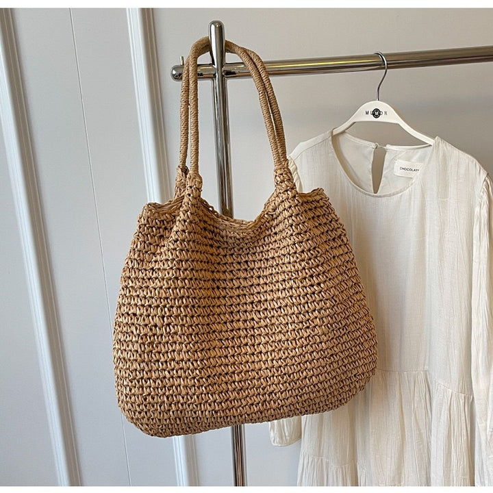 Handtasche aus handgewebtem Naturmaterial mit geräumigem Innenraum Skanto