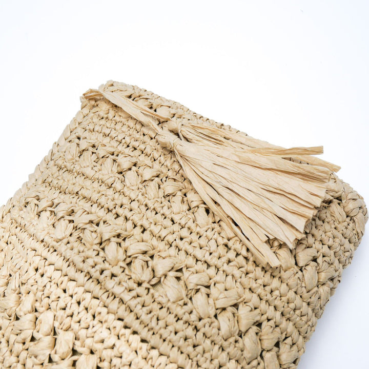 Handtasche aus geflochtenem Naturmaterial mit Quaste Skanto