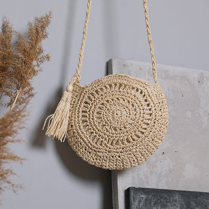 Runde Tasche aus natürlicher Jute mit trendigem Fransen-Detail Skanto