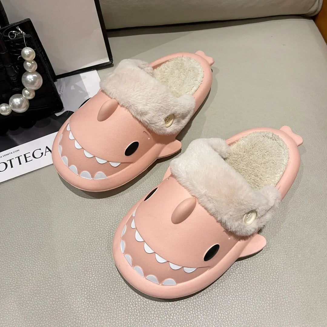 Skanto | SharkSlides – Lustige Baumwollhausschuhe