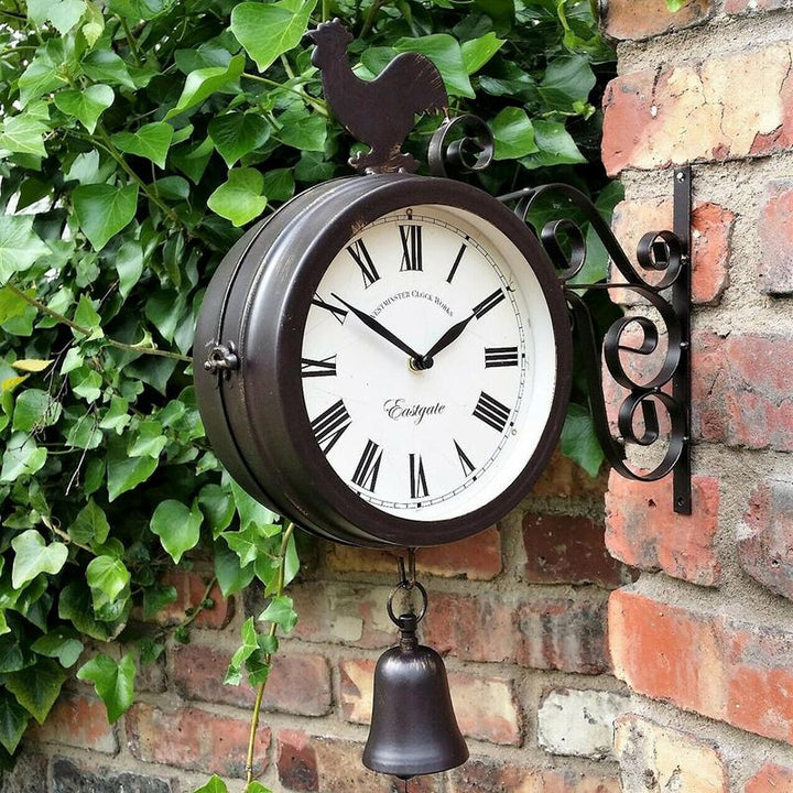 Doppelseitige Stahl-Wanduhr mit Huhn für den Außenbereich