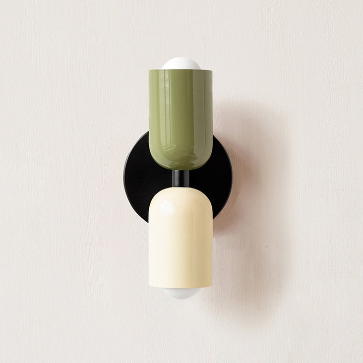 Skanto | Lebendige, minimalistische Wandlampe mit zwei Glühbirnen