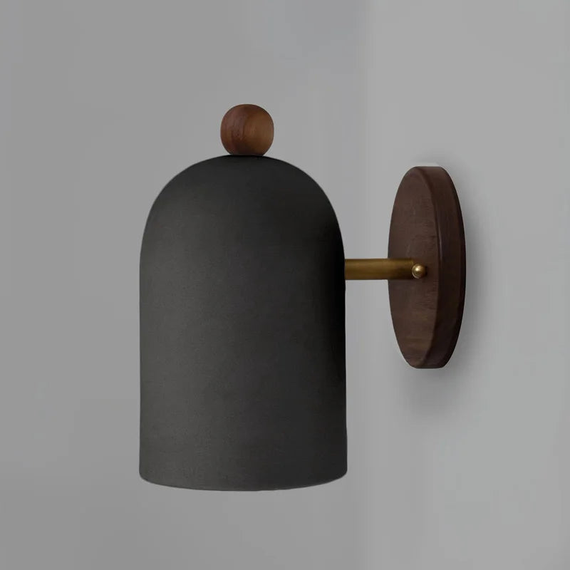 Skanto | TimberSoul – Wabi-Sabi Wandleuchte aus Walnussholz für natürliche Atmosphäre